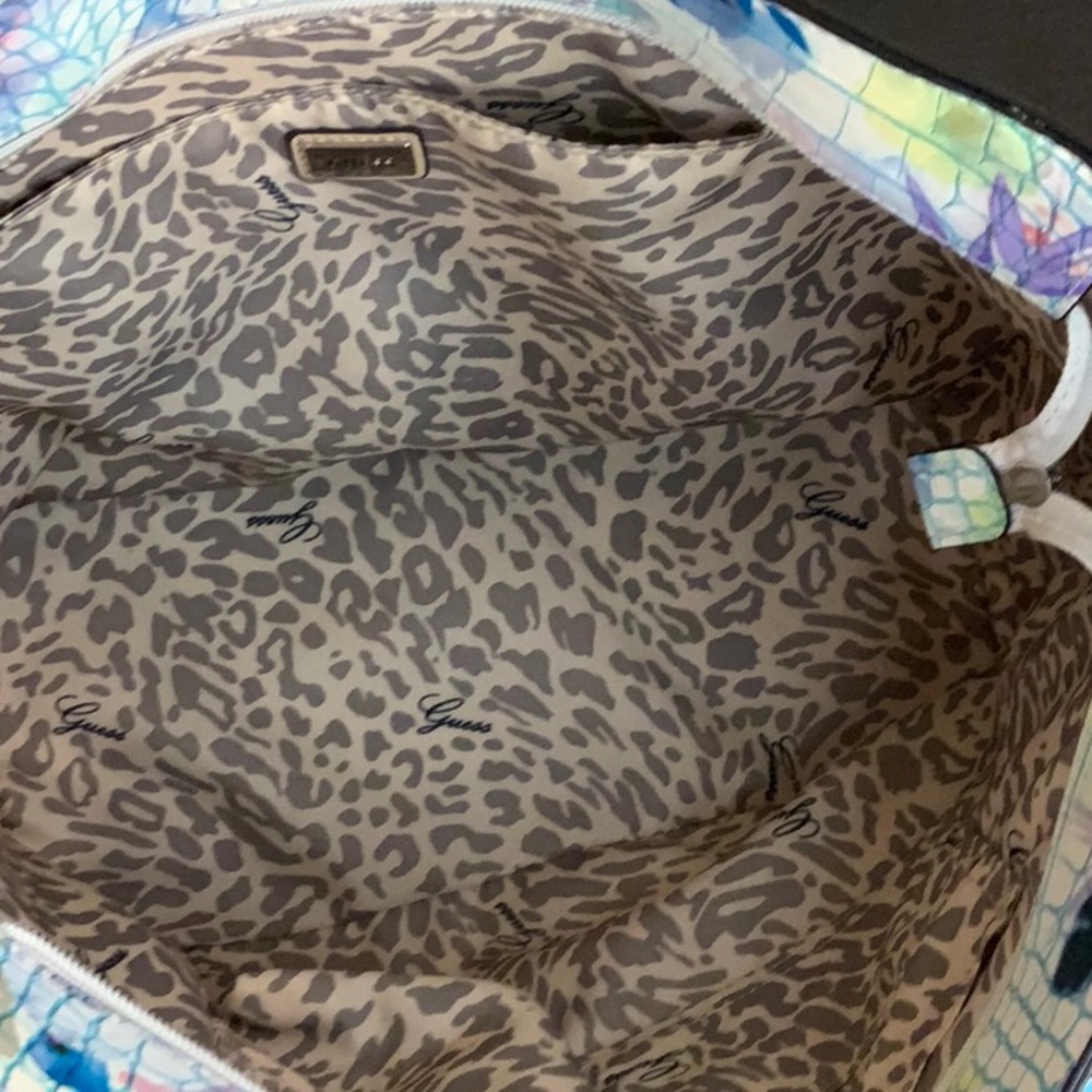 Guess Pastel Floral Large Shoulder Bag - Picture 4 of 7